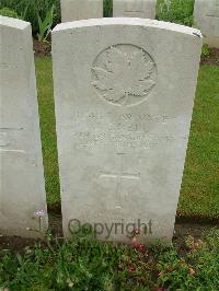 Etaples Military Cemetery - Bell, J C